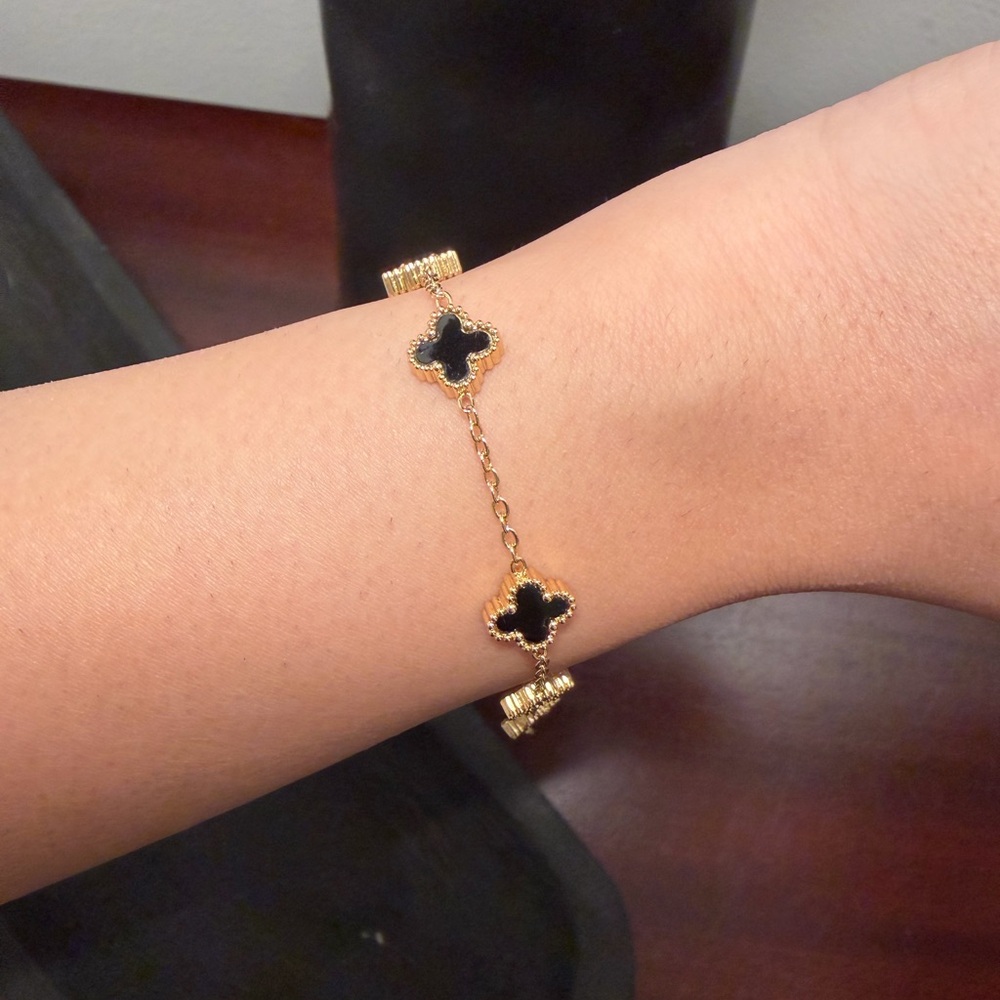 Elegant Gold and Black Clover Bracelet